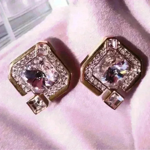 St John Clip On Earrings Vintage - Picture 1 of 6